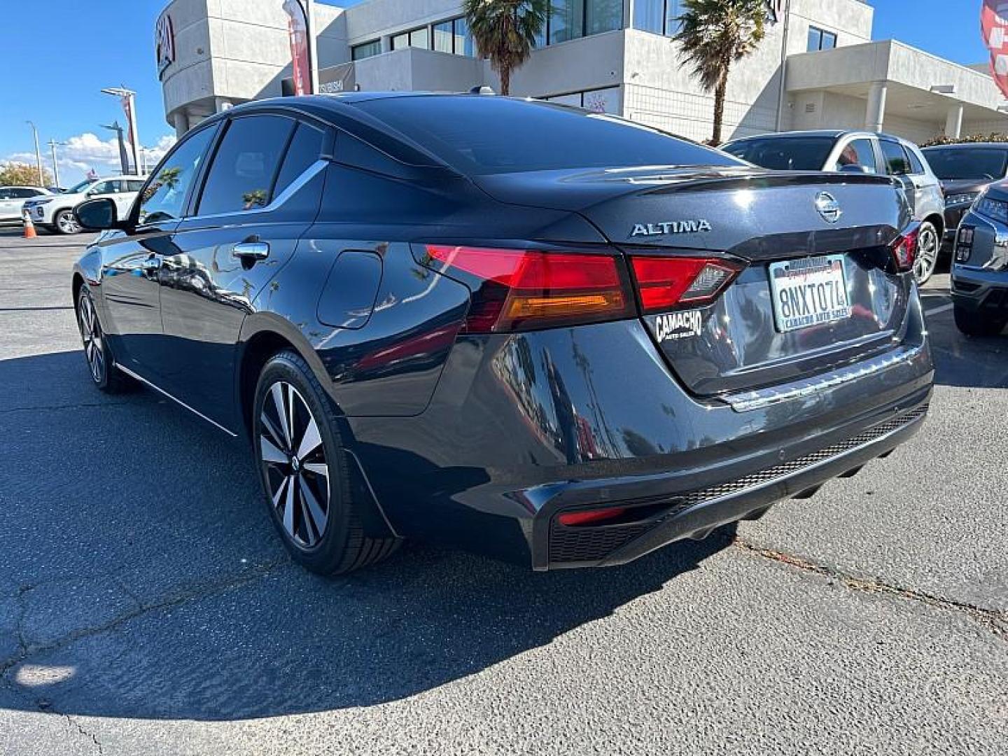 2021 BLACK Nissan Altima (1N4BL4DV2MN) with an 4-Cyl 2.5 Liter engine, Automatic Xtronic CVT transmission, located at 412 Auto Vista Drive, Palmdale, 93551, (661) 945-0620, 34.592636, -118.136681 - Photo#4
