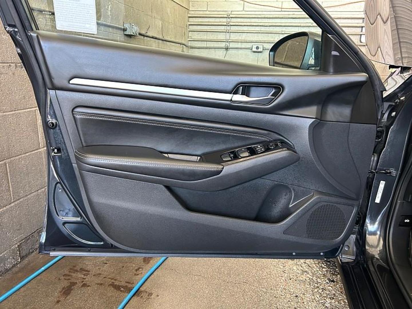 2021 BLACK Nissan Altima (1N4BL4DV2MN) with an 4-Cyl 2.5 Liter engine, Automatic Xtronic CVT transmission, located at 412 Auto Vista Drive, Palmdale, 93551, (661) 945-0620, 34.592636, -118.136681 - Photo#15