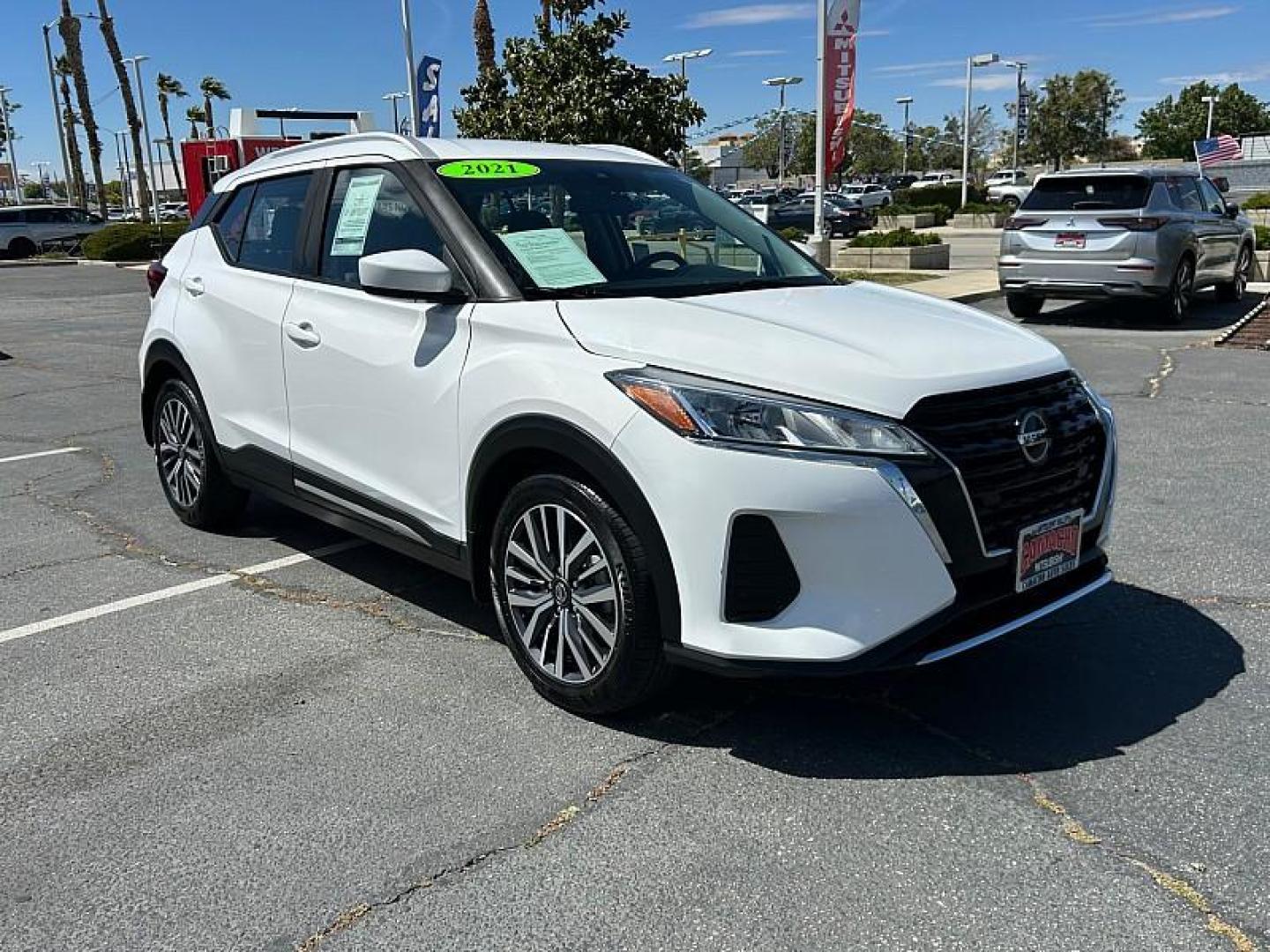 2021 WHITE Nissan Kicks (3N1CP5CV5ML) with an 4-Cyl 1.6 Liter engine, Automatic CVT w/Xtronic transmission, located at 412 Auto Vista Drive, Palmdale, 93551, (661) 945-0620, 34.592636, -118.136681- Photo#0