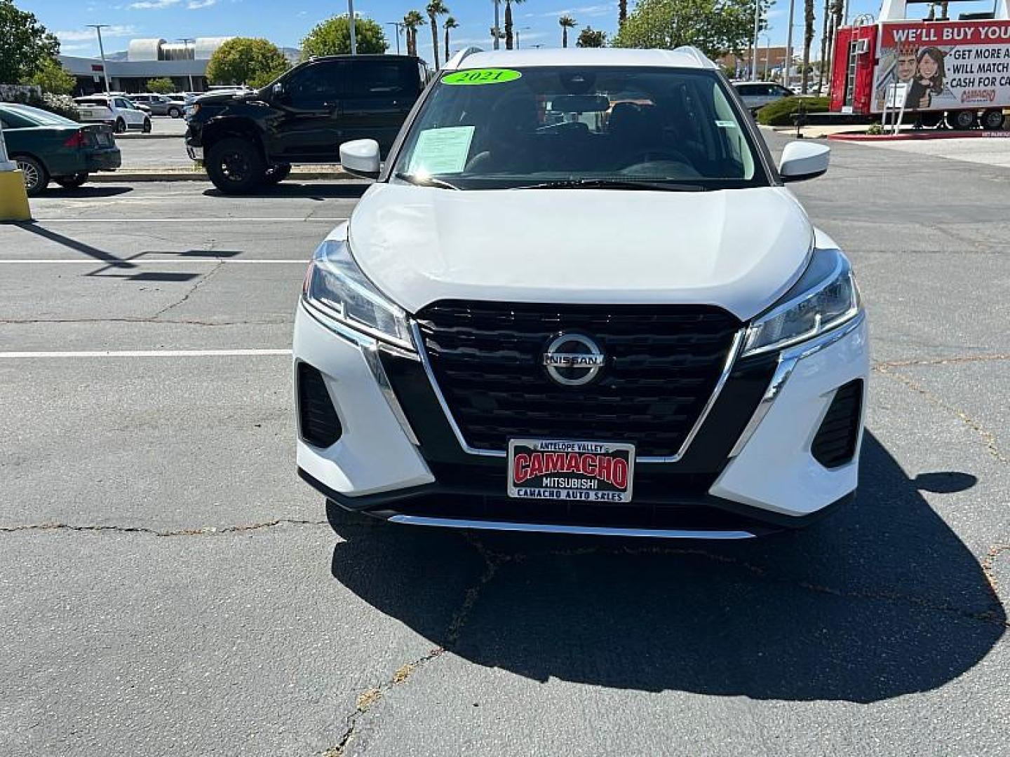 2021 WHITE Nissan Kicks (3N1CP5CV5ML) with an 4-Cyl 1.6 Liter engine, Automatic CVT w/Xtronic transmission, located at 412 Auto Vista Drive, Palmdale, 93551, (661) 945-0620, 34.592636, -118.136681- Photo#1