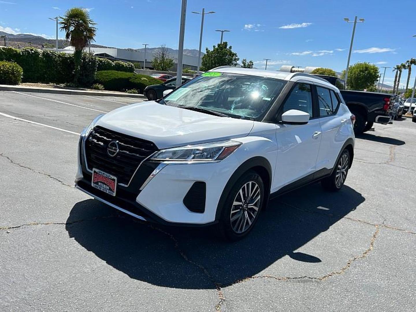 2021 WHITE Nissan Kicks (3N1CP5CV5ML) with an 4-Cyl 1.6 Liter engine, Automatic CVT w/Xtronic transmission, located at 412 Auto Vista Drive, Palmdale, 93551, (661) 945-0620, 34.592636, -118.136681- Photo#2
