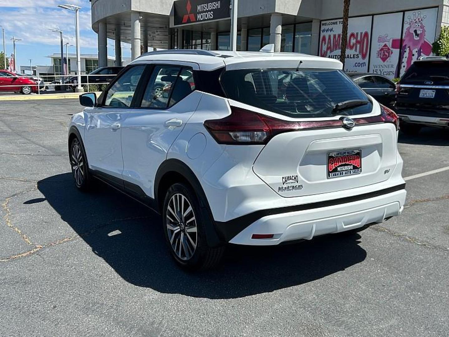 2021 WHITE Nissan Kicks (3N1CP5CV5ML) with an 4-Cyl 1.6 Liter engine, Automatic CVT w/Xtronic transmission, located at 412 Auto Vista Drive, Palmdale, 93551, (661) 945-0620, 34.592636, -118.136681- Photo#6
