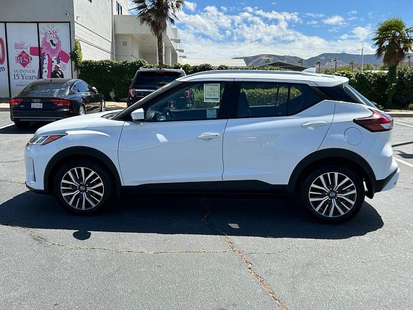 2021 WHITE Nissan Kicks (3N1CP5CV5ML) with an 4-Cyl 1.6 Liter engine, Automatic CVT w/Xtronic transmission, located at 412 Auto Vista Drive, Palmdale, 93551, (661) 945-0620, 34.592636, -118.136681- Photo#7