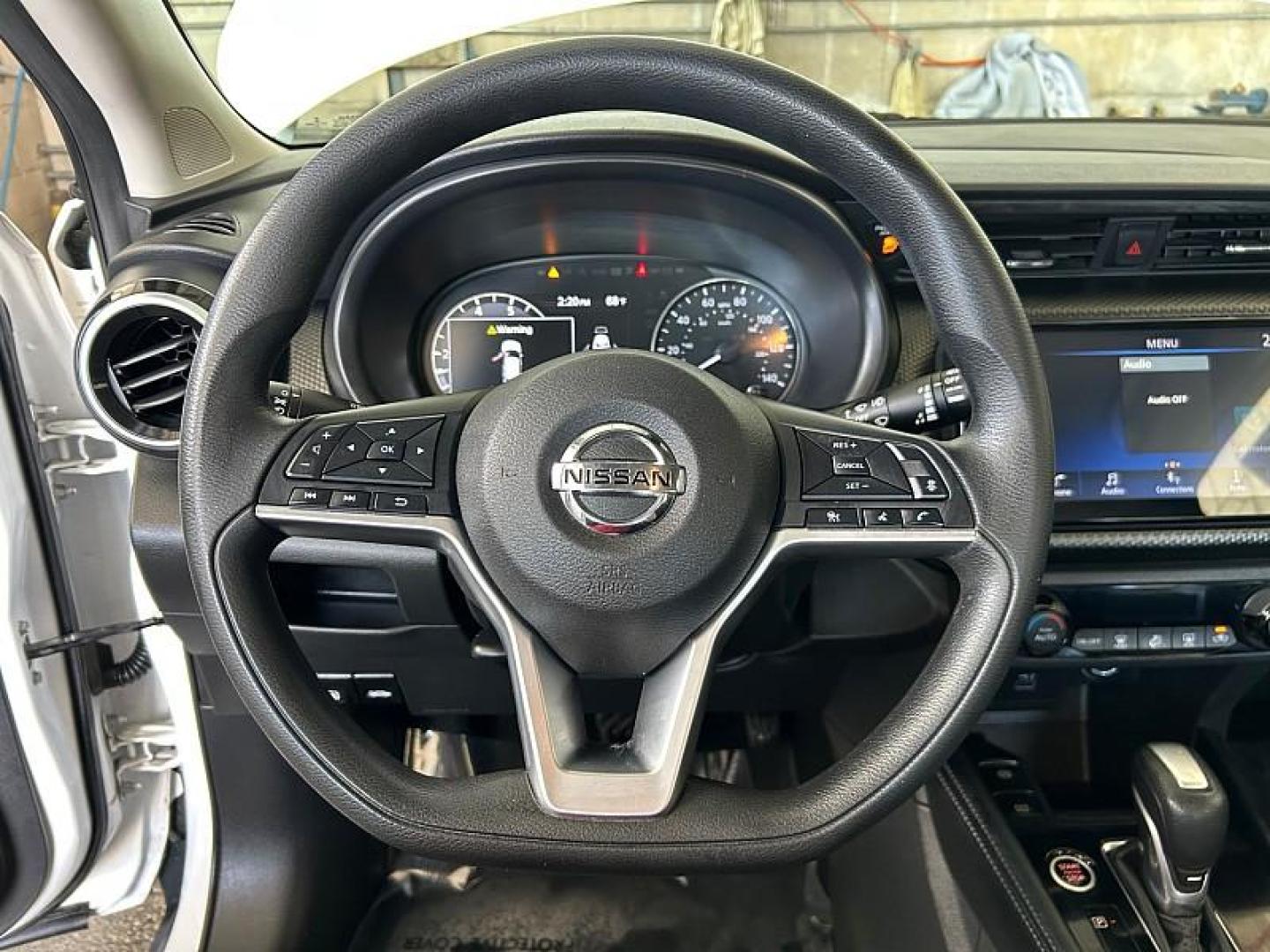 2021 WHITE Nissan Kicks (3N1CP5CV5ML) with an 4-Cyl 1.6 Liter engine, Automatic CVT w/Xtronic transmission, located at 412 Auto Vista Drive, Palmdale, 93551, (661) 945-0620, 34.592636, -118.136681- Photo#19