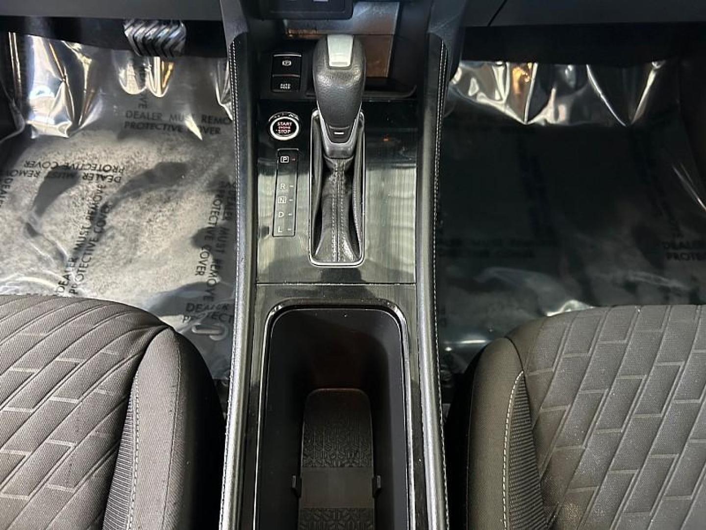 2021 WHITE Nissan Kicks (3N1CP5CV5ML) with an 4-Cyl 1.6 Liter engine, Automatic CVT w/Xtronic transmission, located at 412 Auto Vista Drive, Palmdale, 93551, (661) 945-0620, 34.592636, -118.136681- Photo#22