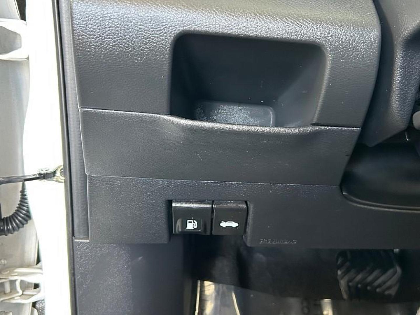 2021 WHITE Nissan Kicks (3N1CP5CV5ML) with an 4-Cyl 1.6 Liter engine, Automatic CVT w/Xtronic transmission, located at 412 Auto Vista Drive, Palmdale, 93551, (661) 945-0620, 34.592636, -118.136681- Photo#25