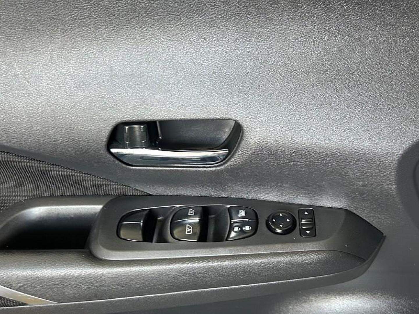 2021 WHITE Nissan Kicks (3N1CP5CV5ML) with an 4-Cyl 1.6 Liter engine, Automatic CVT w/Xtronic transmission, located at 412 Auto Vista Drive, Palmdale, 93551, (661) 945-0620, 34.592636, -118.136681- Photo#30