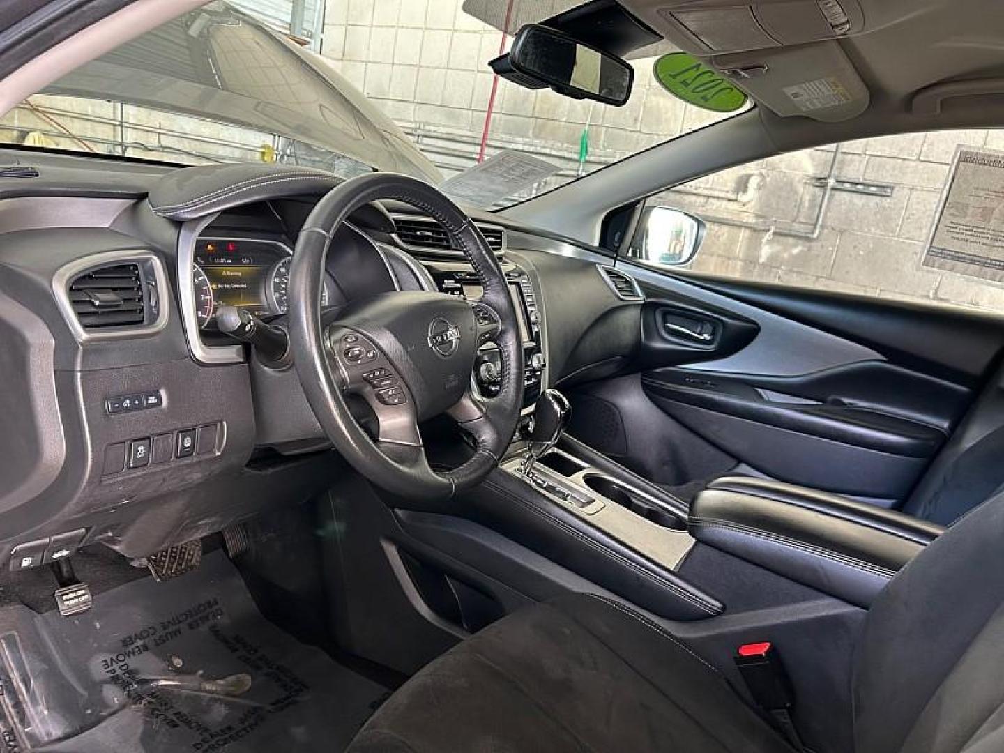 2021 GRAY Nissan Murano (5N1AZ2BJ9MC) with an V6 3.5 Liter engine, Automatic Xtronic CVT transmission, located at 412 Auto Vista Drive, Palmdale, 93551, (661) 945-0620, 34.592636, -118.136681 - Photo#17