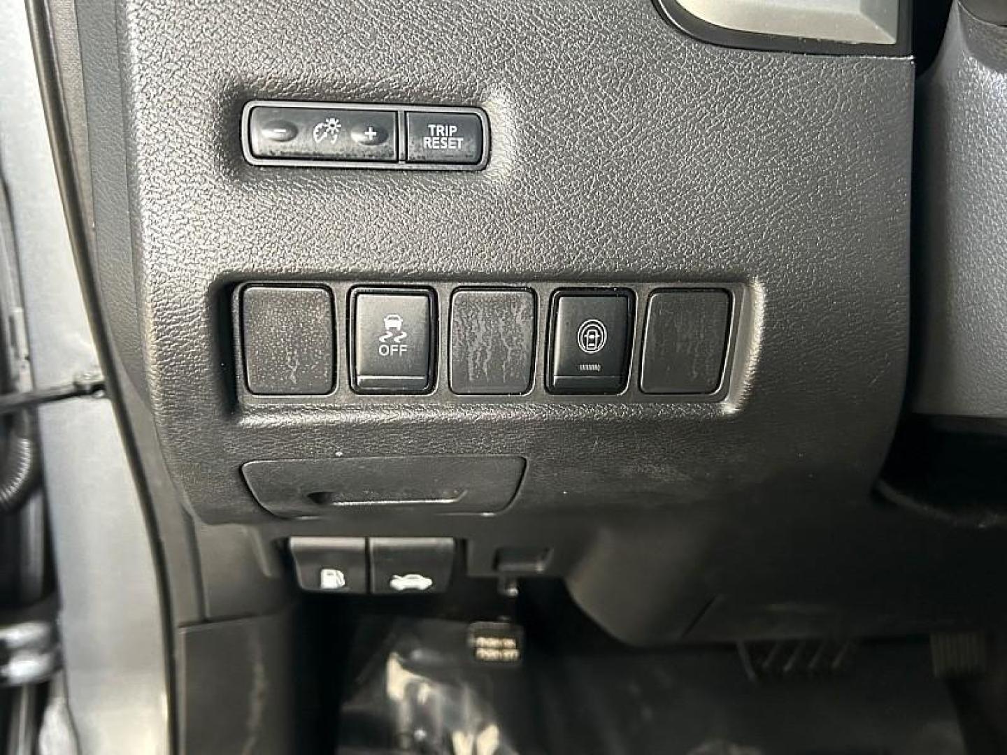 2021 GRAY Nissan Murano (5N1AZ2BJ9MC) with an V6 3.5 Liter engine, Automatic Xtronic CVT transmission, located at 412 Auto Vista Drive, Palmdale, 93551, (661) 945-0620, 34.592636, -118.136681 - Photo#24