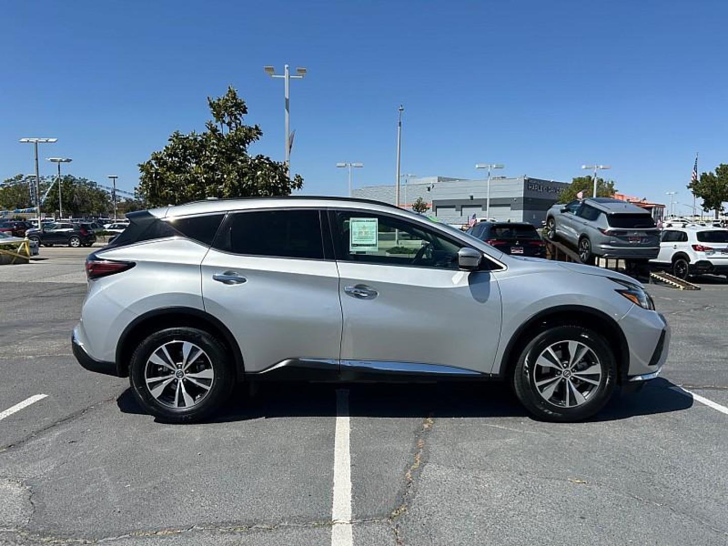 2021 SILVER Nissan Murano (5N1AZ2BJXMC) with an V6 3.5 Liter engine, Automatic Xtronic CVT transmission, located at 412 Auto Vista Drive, Palmdale, 93551, (661) 945-0620, 34.592636, -118.136681 - Photo#2