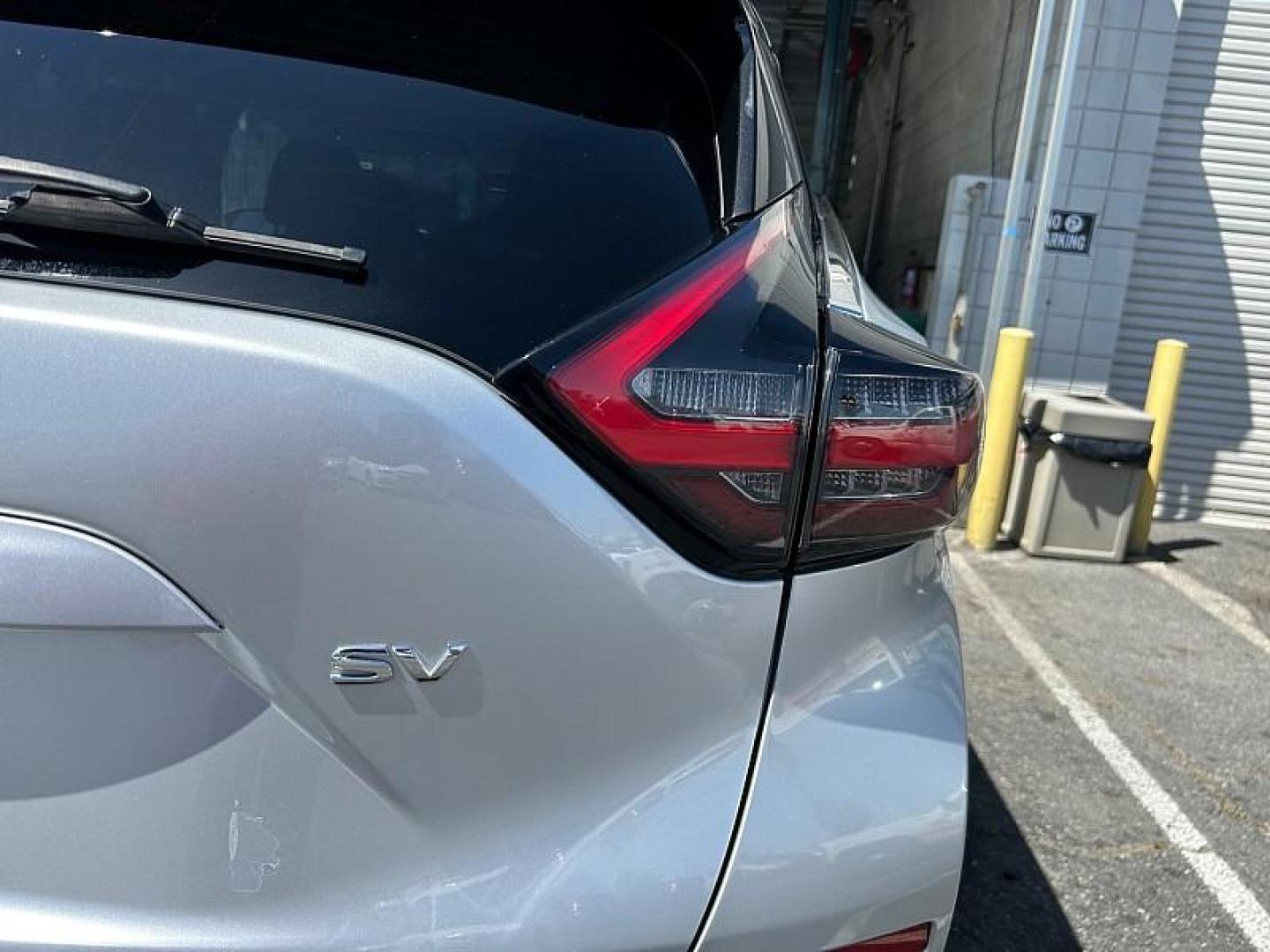 2021 SILVER Nissan Murano (5N1AZ2BJXMC) with an V6 3.5 Liter engine, Automatic Xtronic CVT transmission, located at 412 Auto Vista Drive, Palmdale, 93551, (661) 945-0620, 34.592636, -118.136681 - Photo#10