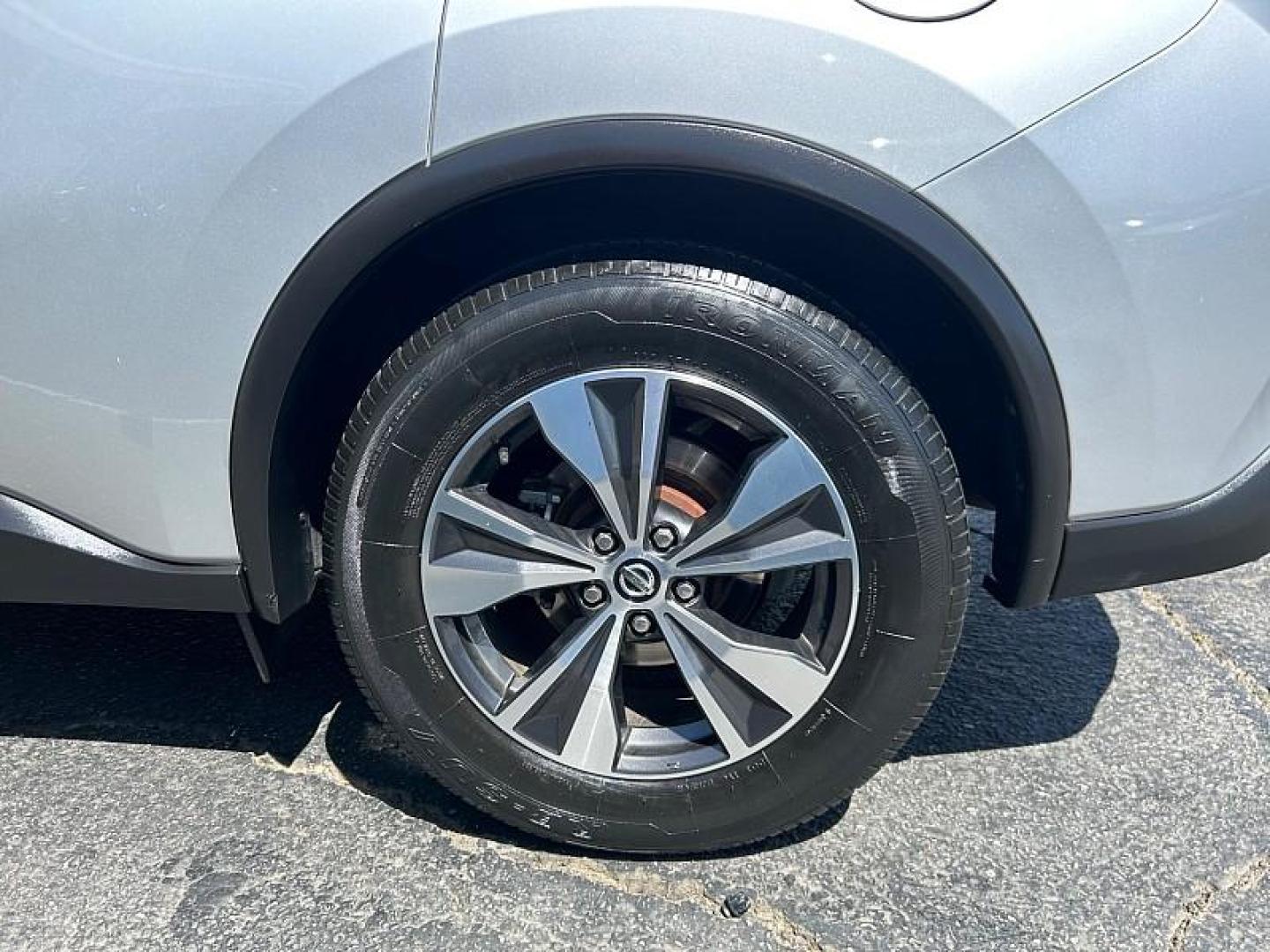 2021 SILVER Nissan Murano (5N1AZ2BJXMC) with an V6 3.5 Liter engine, Automatic Xtronic CVT transmission, located at 412 Auto Vista Drive, Palmdale, 93551, (661) 945-0620, 34.592636, -118.136681 - Photo#11