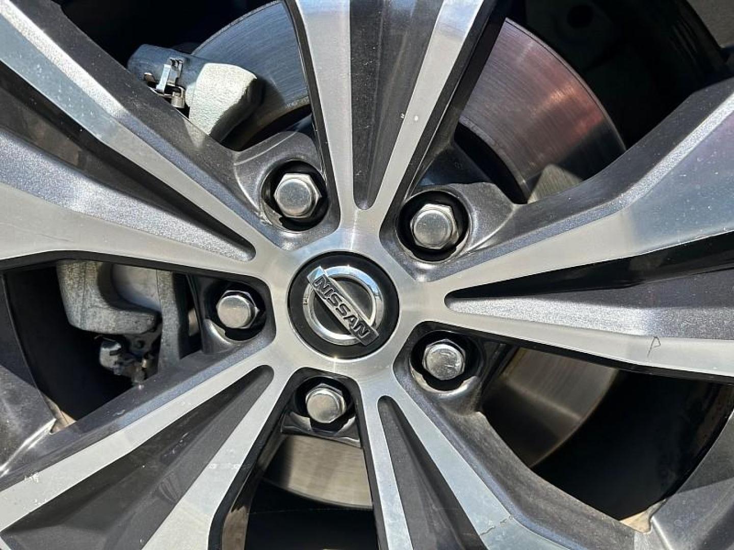 2021 SILVER Nissan Murano (5N1AZ2BJXMC) with an V6 3.5 Liter engine, Automatic Xtronic CVT transmission, located at 412 Auto Vista Drive, Palmdale, 93551, (661) 945-0620, 34.592636, -118.136681 - Photo#13