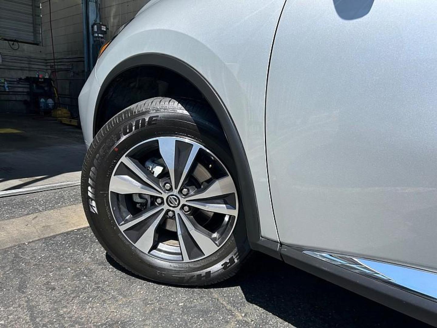 2021 SILVER Nissan Murano (5N1AZ2BJXMC) with an V6 3.5 Liter engine, Automatic Xtronic CVT transmission, located at 412 Auto Vista Drive, Palmdale, 93551, (661) 945-0620, 34.592636, -118.136681 - Photo#14
