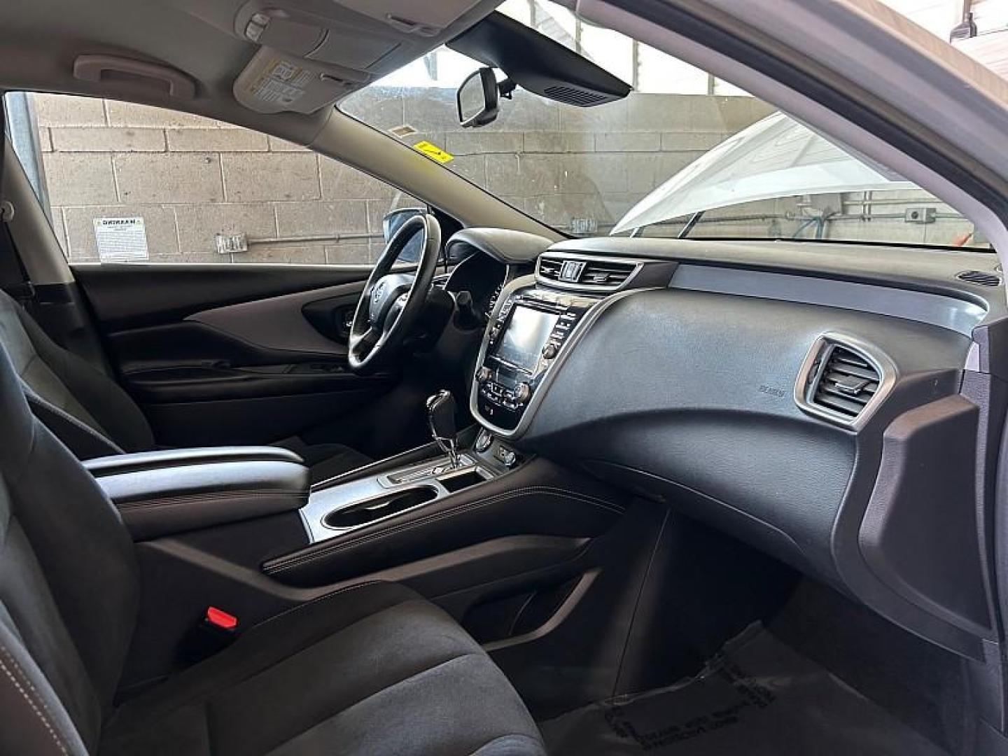 2021 SILVER Nissan Murano (5N1AZ2BJXMC) with an V6 3.5 Liter engine, Automatic Xtronic CVT transmission, located at 412 Auto Vista Drive, Palmdale, 93551, (661) 945-0620, 34.592636, -118.136681 - Photo#23