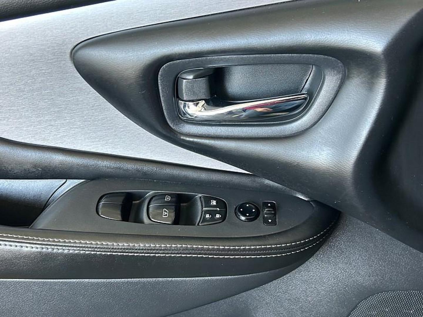 2021 SILVER Nissan Murano (5N1AZ2BJXMC) with an V6 3.5 Liter engine, Automatic Xtronic CVT transmission, located at 412 Auto Vista Drive, Palmdale, 93551, (661) 945-0620, 34.592636, -118.136681 - Photo#24