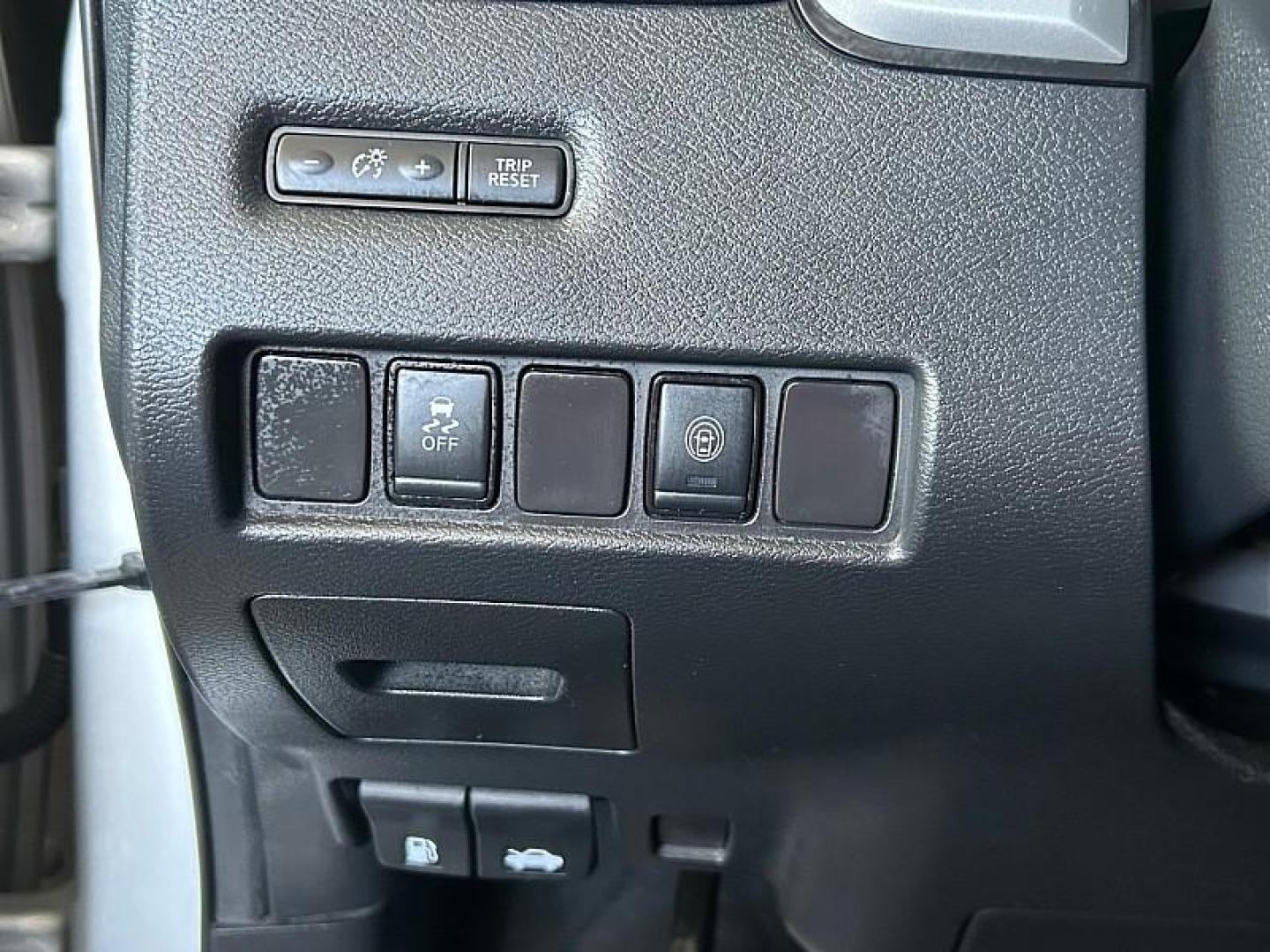 2021 SILVER Nissan Murano (5N1AZ2BJXMC) with an V6 3.5 Liter engine, Automatic Xtronic CVT transmission, located at 412 Auto Vista Drive, Palmdale, 93551, (661) 945-0620, 34.592636, -118.136681 - Photo#25
