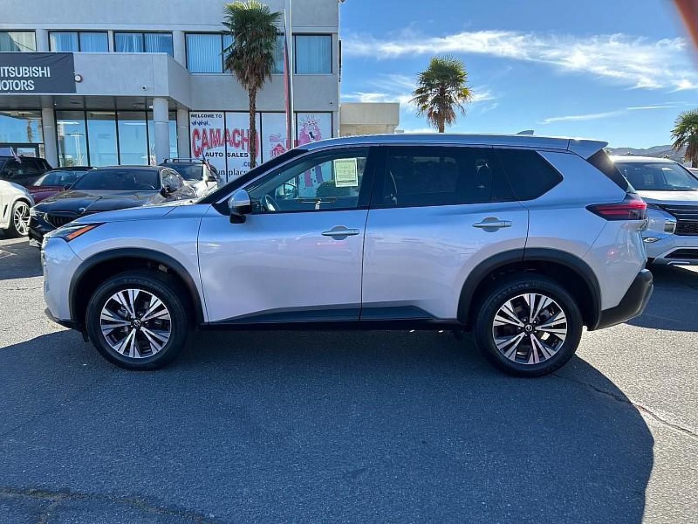 2021 SILVER Nissan Rogue (5N1AT3BBXMC) with an 4-Cyl 2.5 Liter engine, Automatic CVT w/Xtronic transmission, located at 412 Auto Vista Drive, Palmdale, 93551, (661) 945-0620, 34.592636, -118.136681 - Photo#5