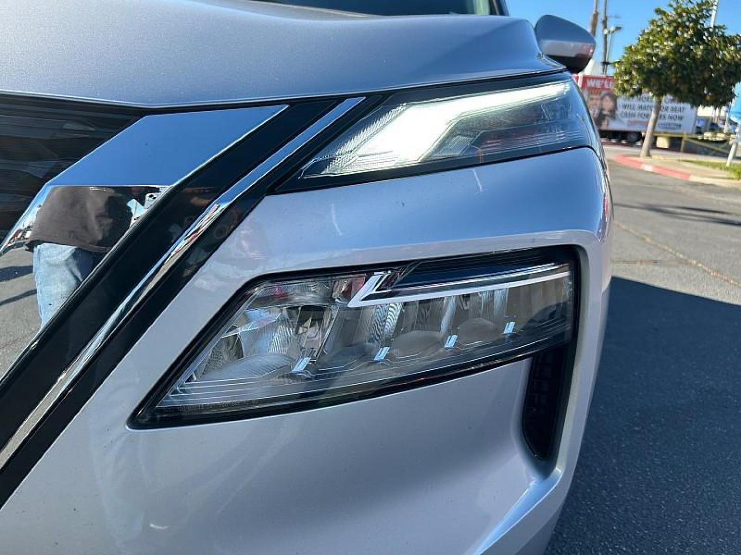 2021 SILVER Nissan Rogue (5N1AT3BBXMC) with an 4-Cyl 2.5 Liter engine, Automatic CVT w/Xtronic transmission, located at 412 Auto Vista Drive, Palmdale, 93551, (661) 945-0620, 34.592636, -118.136681 - Photo#9