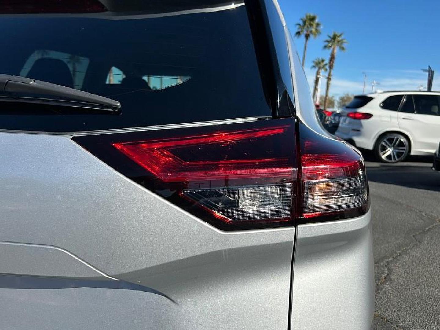 2021 SILVER Nissan Rogue (5N1AT3BBXMC) with an 4-Cyl 2.5 Liter engine, Automatic CVT w/Xtronic transmission, located at 412 Auto Vista Drive, Palmdale, 93551, (661) 945-0620, 34.592636, -118.136681 - Photo#14