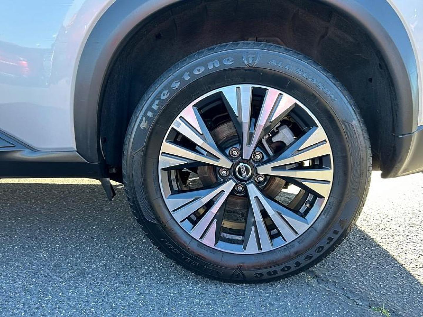 2021 SILVER Nissan Rogue (5N1AT3BBXMC) with an 4-Cyl 2.5 Liter engine, Automatic CVT w/Xtronic transmission, located at 412 Auto Vista Drive, Palmdale, 93551, (661) 945-0620, 34.592636, -118.136681 - Photo#15