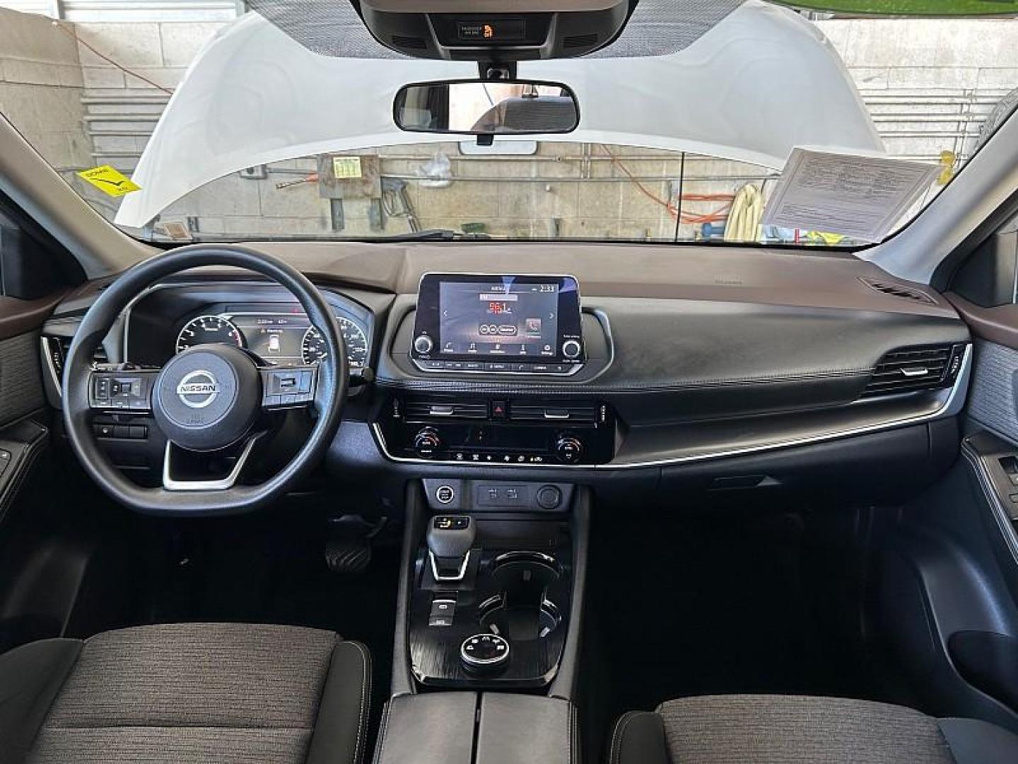 2021 SILVER Nissan Rogue (5N1AT3BBXMC) with an 4-Cyl 2.5 Liter engine, Automatic CVT w/Xtronic transmission, located at 412 Auto Vista Drive, Palmdale, 93551, (661) 945-0620, 34.592636, -118.136681 - Photo#18