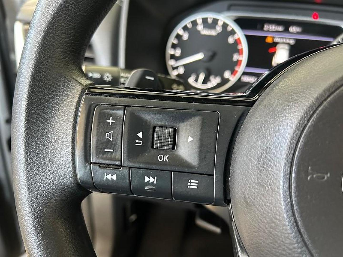 2021 SILVER Nissan Rogue (5N1AT3BBXMC) with an 4-Cyl 2.5 Liter engine, Automatic CVT w/Xtronic transmission, located at 412 Auto Vista Drive, Palmdale, 93551, (661) 945-0620, 34.592636, -118.136681 - Photo#20