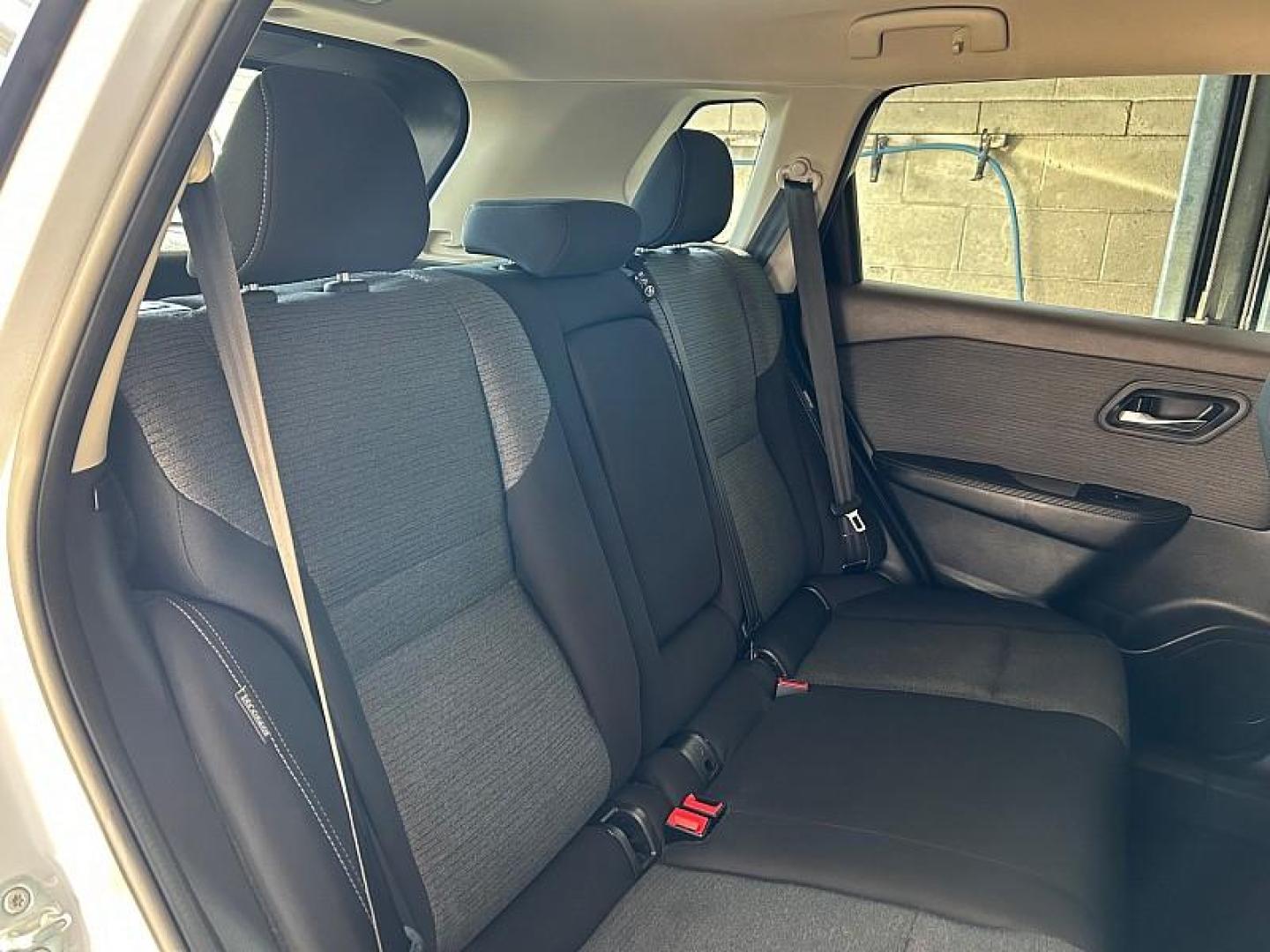 2021 SILVER Nissan Rogue (5N1AT3BBXMC) with an 4-Cyl 2.5 Liter engine, Automatic CVT w/Xtronic transmission, located at 412 Auto Vista Drive, Palmdale, 93551, (661) 945-0620, 34.592636, -118.136681 - Photo#28