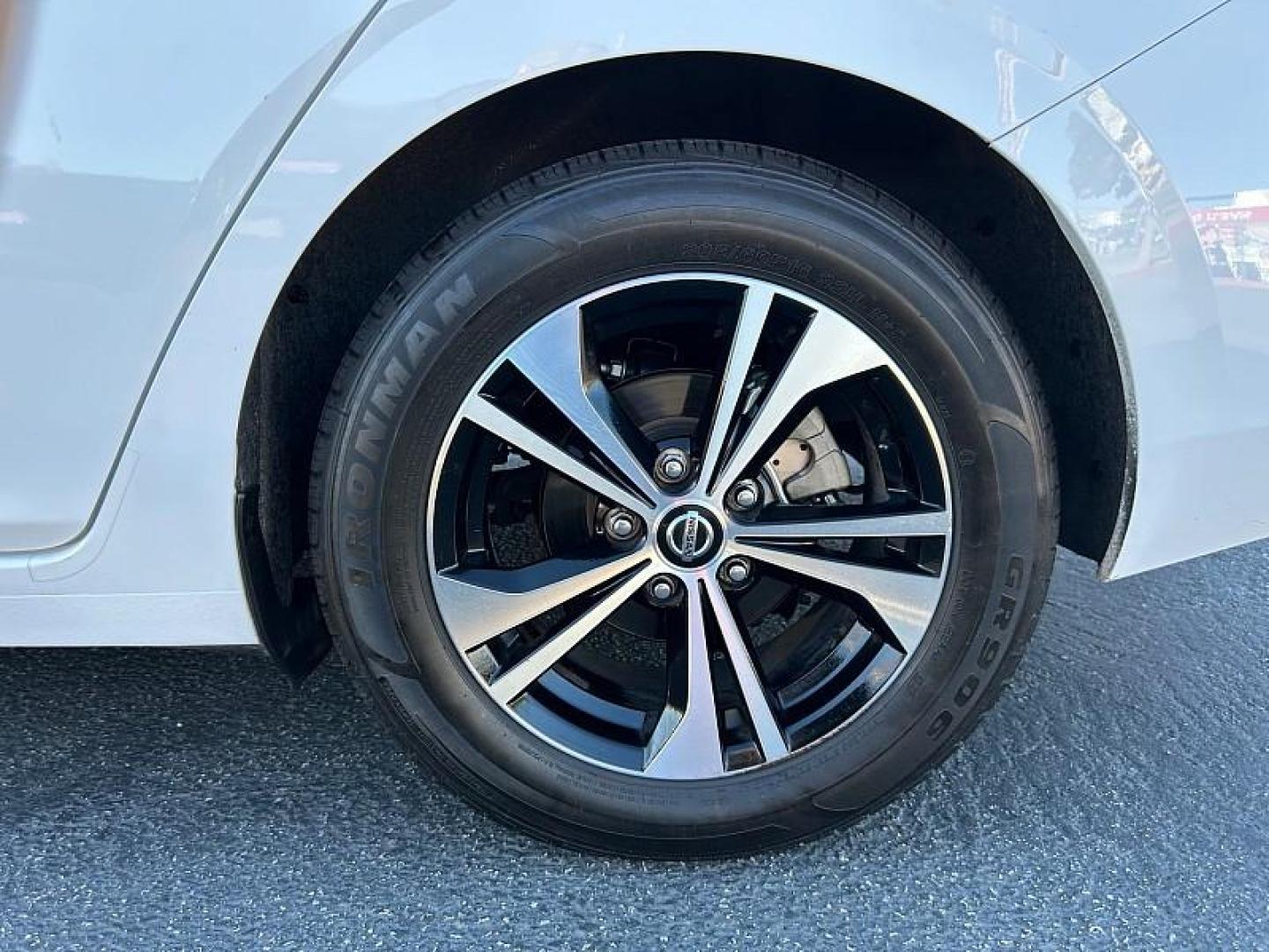 2021 WHITE Nissan Sentra (3N1AB8CV8MY) with an 4-Cyl 2.0 Liter engine, Automatic CVT w/Xtronic transmission, located at 412 Auto Vista Drive, Palmdale, 93551, (661) 945-0620, 34.592636, -118.136681 - Photo#13