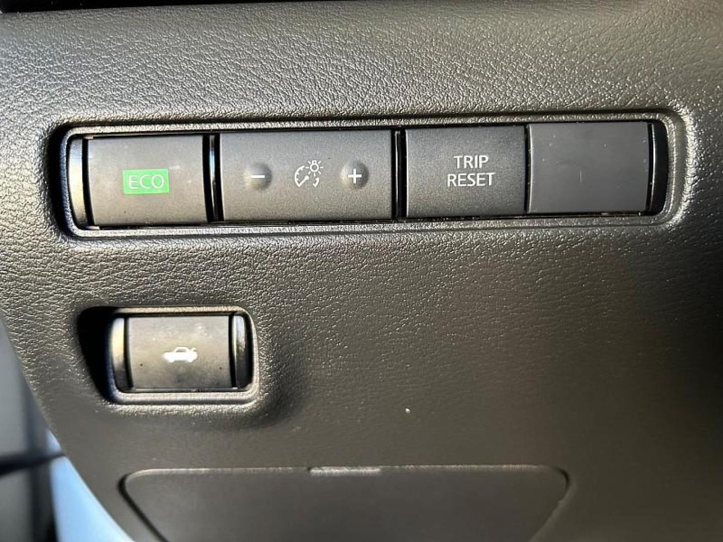 2021 WHITE Nissan Sentra (3N1AB8CV8MY) with an 4-Cyl 2.0 Liter engine, Automatic CVT w/Xtronic transmission, located at 412 Auto Vista Drive, Palmdale, 93551, (661) 945-0620, 34.592636, -118.136681 - Photo#24