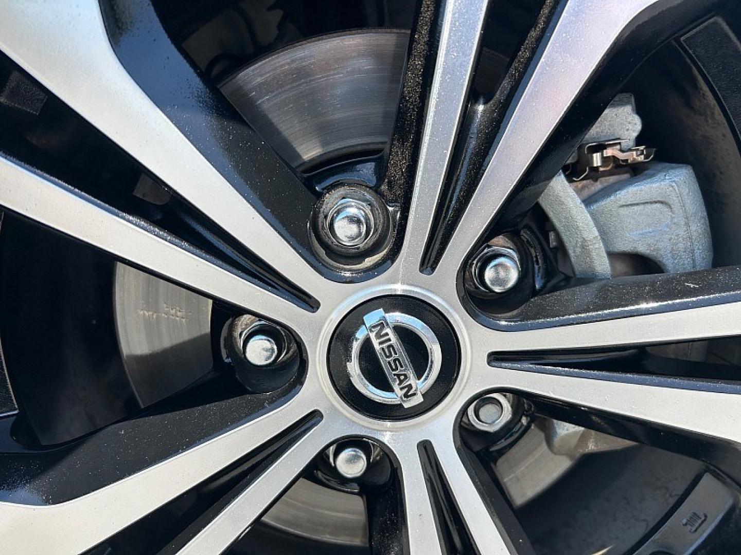 2021 WHITE Nissan Sentra (3N1AB8CV1MY) with an 4-Cyl 2.0 Liter engine, Automatic CVT w/Xtronic transmission, located at 412 Auto Vista Drive, Palmdale, 93551, (661) 945-0620, 34.592636, -118.136681 - Photo#9