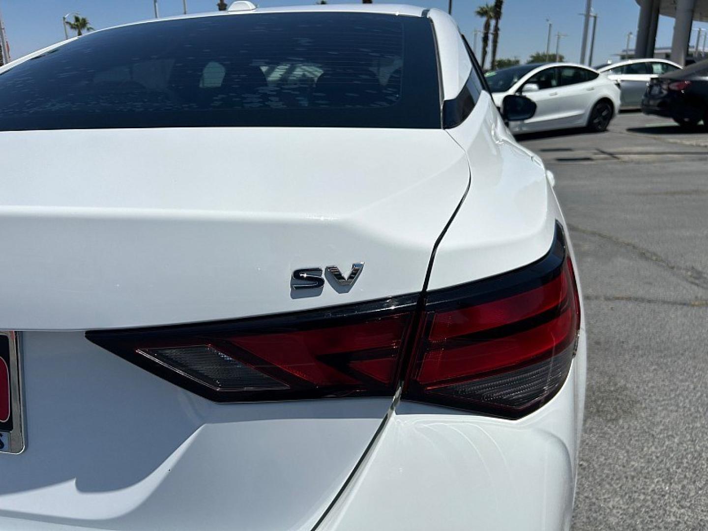 2021 WHITE Nissan Sentra (3N1AB8CV1MY) with an 4-Cyl 2.0 Liter engine, Automatic CVT w/Xtronic transmission, located at 412 Auto Vista Drive, Palmdale, 93551, (661) 945-0620, 34.592636, -118.136681 - Photo#14