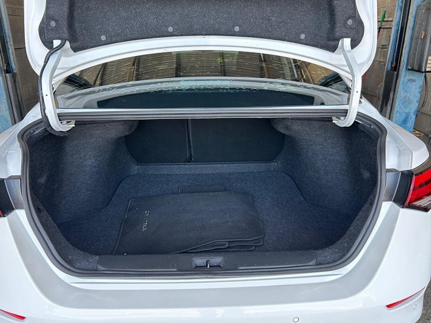 2021 WHITE Nissan Sentra (3N1AB8CV1MY) with an 4-Cyl 2.0 Liter engine, Automatic CVT w/Xtronic transmission, located at 412 Auto Vista Drive, Palmdale, 93551, (661) 945-0620, 34.592636, -118.136681 - Photo#29