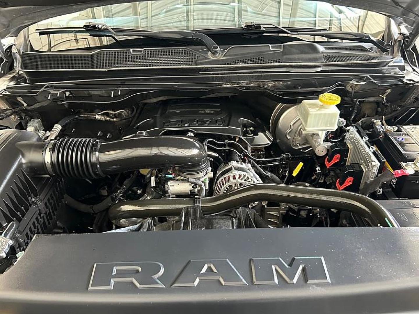 2021 SILVER Ram 1500 2WD (1C6RREFT7MN) with an 8-Cyl 5.7 Liter engine, Automatic 8-Spd transmission, located at 412 Auto Vista Drive, Palmdale, 93551, (661) 945-0620, 34.592636, -118.136681 - Photo#31
