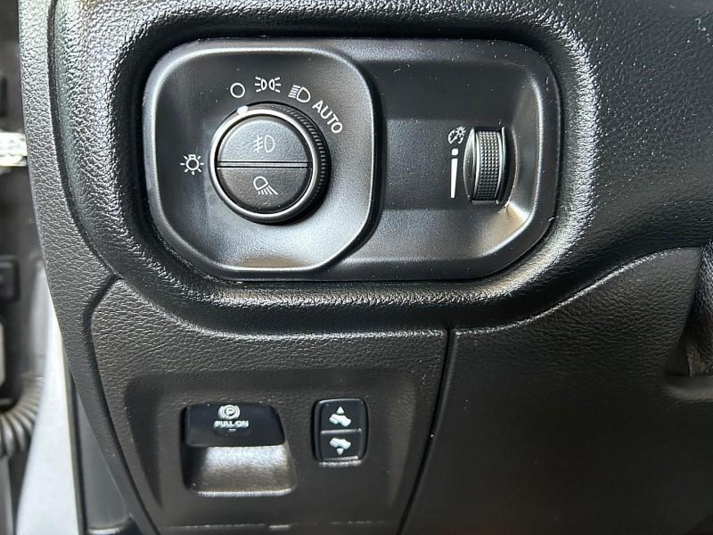 2021 SILVER Ram 1500 2WD (1C6RREFT7MN) with an 8-Cyl 5.7 Liter engine, Automatic 8-Spd transmission, located at 412 Auto Vista Drive, Palmdale, 93551, (661) 945-0620, 34.592636, -118.136681 - Photo#19