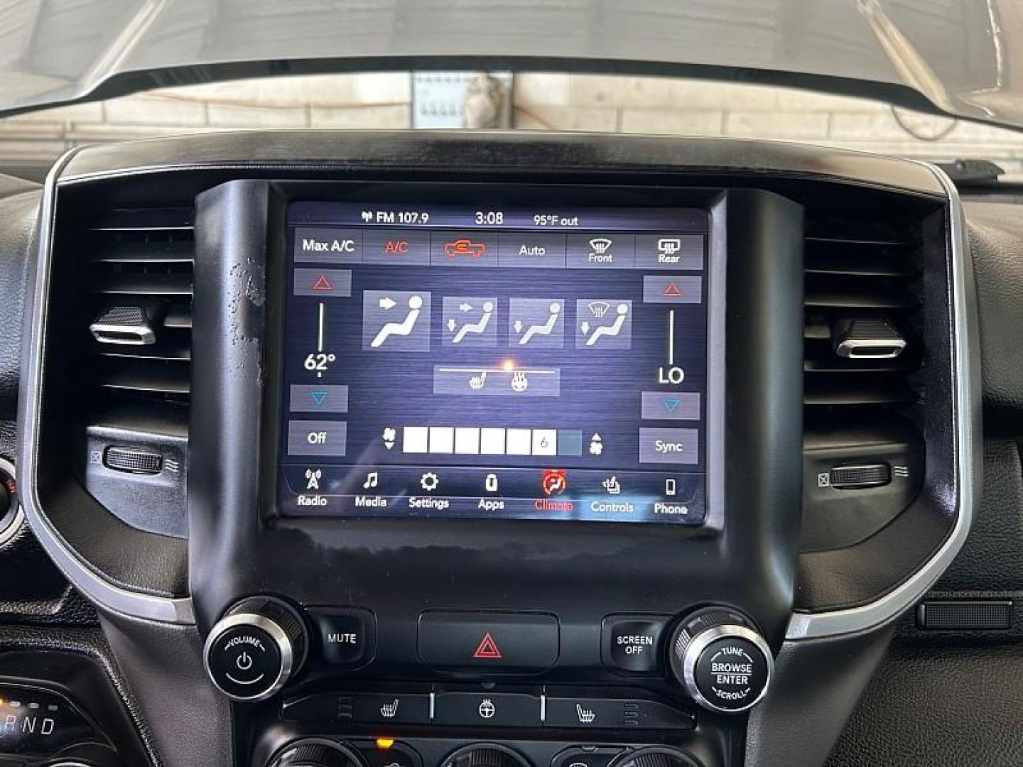 2021 SILVER Ram 1500 2WD (1C6RREFT7MN) with an 8-Cyl 5.7 Liter engine, Automatic 8-Spd transmission, located at 412 Auto Vista Drive, Palmdale, 93551, (661) 945-0620, 34.592636, -118.136681 - Photo#21