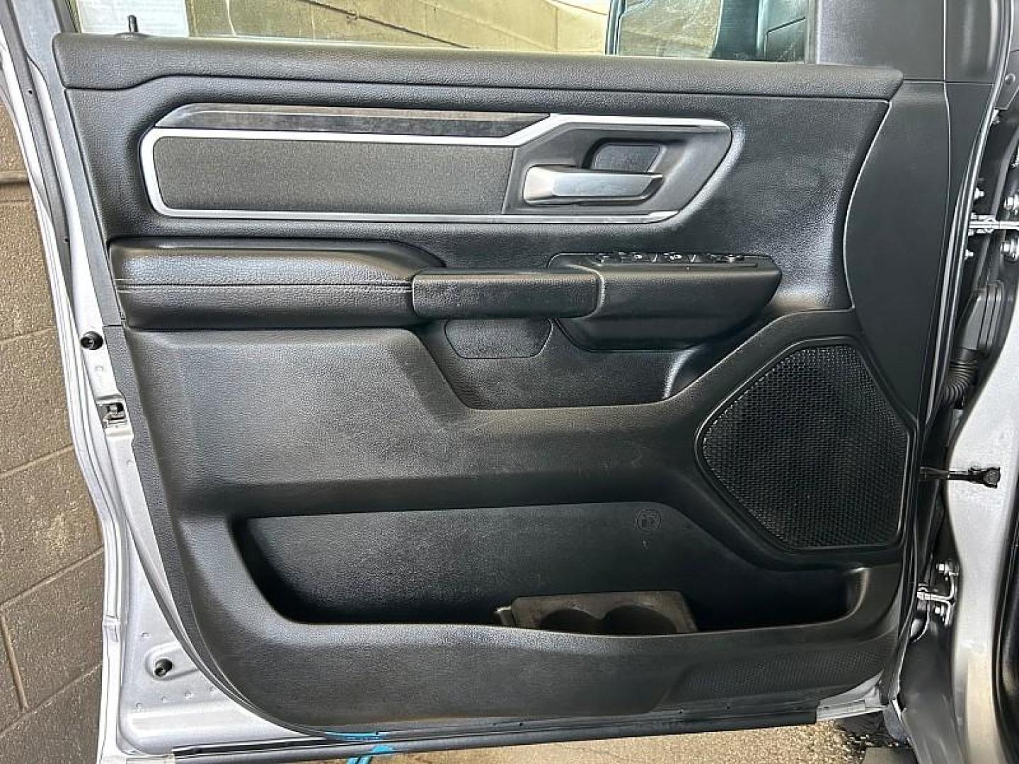 2021 SILVER Ram 1500 2WD (1C6RREFT7MN) with an 8-Cyl 5.7 Liter engine, Automatic 8-Spd transmission, located at 412 Auto Vista Drive, Palmdale, 93551, (661) 945-0620, 34.592636, -118.136681 - Photo#16