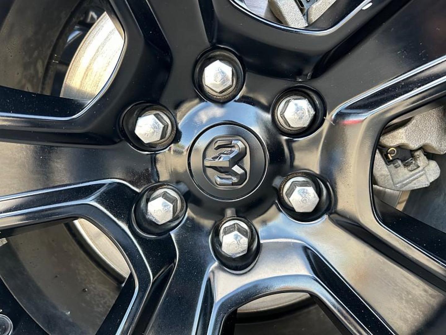 2021 SILVER Ram 1500 2WD (1C6RREFT7MN) with an 8-Cyl 5.7 Liter engine, Automatic 8-Spd transmission, located at 412 Auto Vista Drive, Palmdale, 93551, (661) 945-0620, 34.592636, -118.136681 - Photo#14