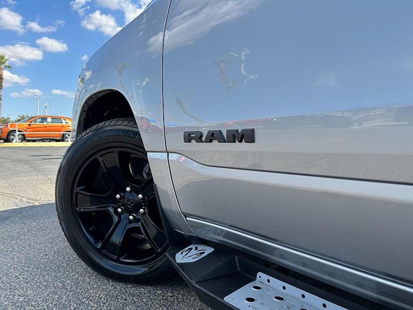 2021 SILVER Ram 1500 2WD (1C6RREFT7MN) with an 8-Cyl 5.7 Liter engine, Automatic 8-Spd transmission, located at 412 Auto Vista Drive, Palmdale, 93551, (661) 945-0620, 34.592636, -118.136681 - Photo#8