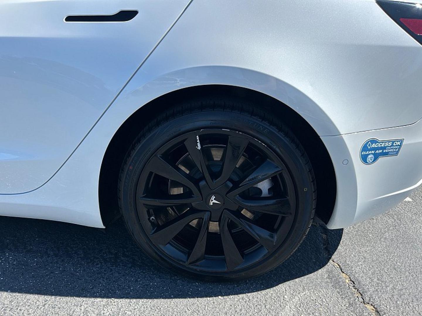 2021 White Tesla Model 3 (5YJ3E1EB6MF) with an Dual Electric Motors engine, Single-Speed Fixed Gear transmission, located at 412 Auto Vista Drive, Palmdale, 93551, (661) 945-0620, 34.592636, -118.136681- Photo#12