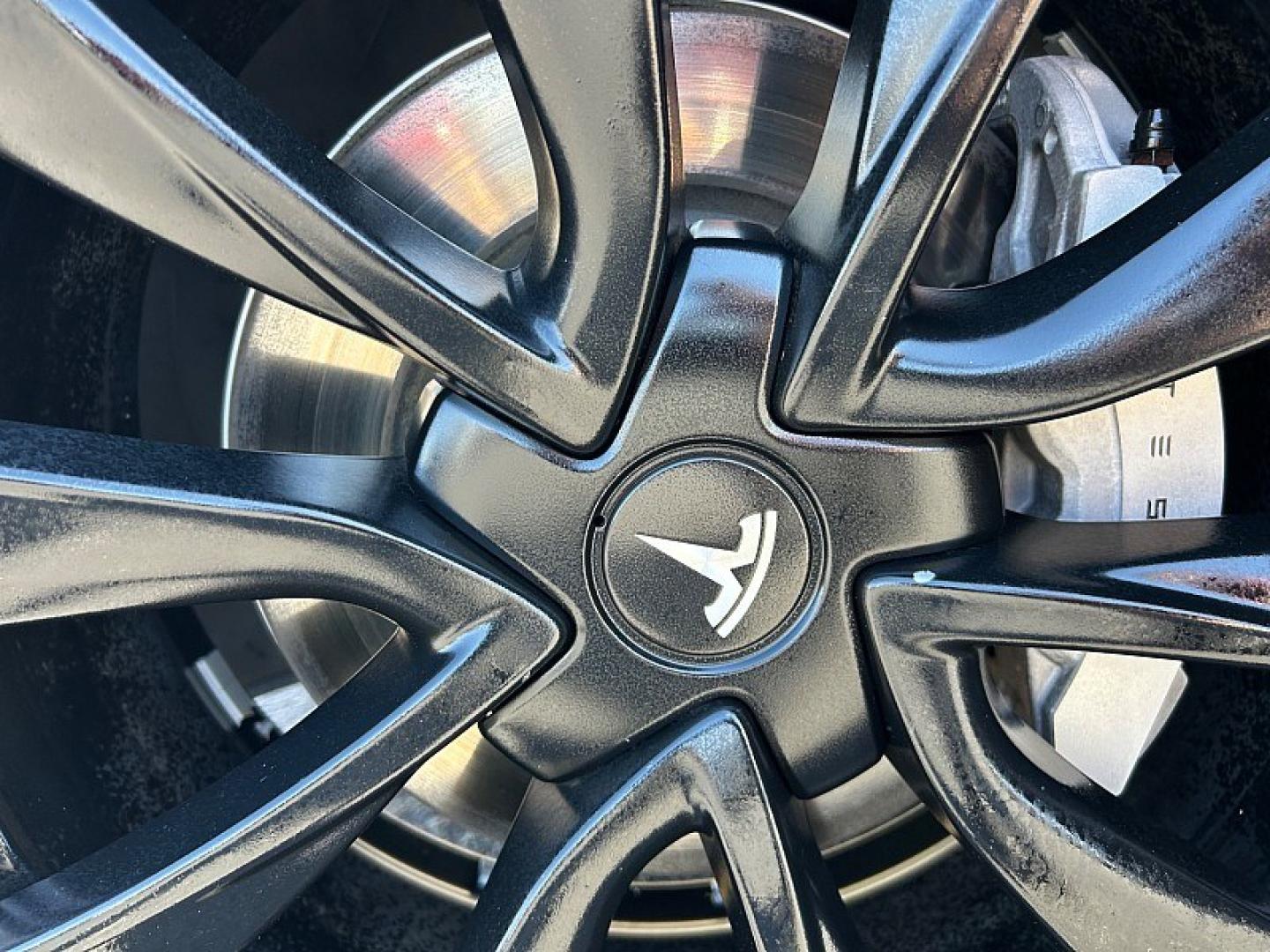 2021 White Tesla Model 3 (5YJ3E1EB6MF) with an Dual Electric Motors engine, Single-Speed Fixed Gear transmission, located at 412 Auto Vista Drive, Palmdale, 93551, (661) 945-0620, 34.592636, -118.136681- Photo#14