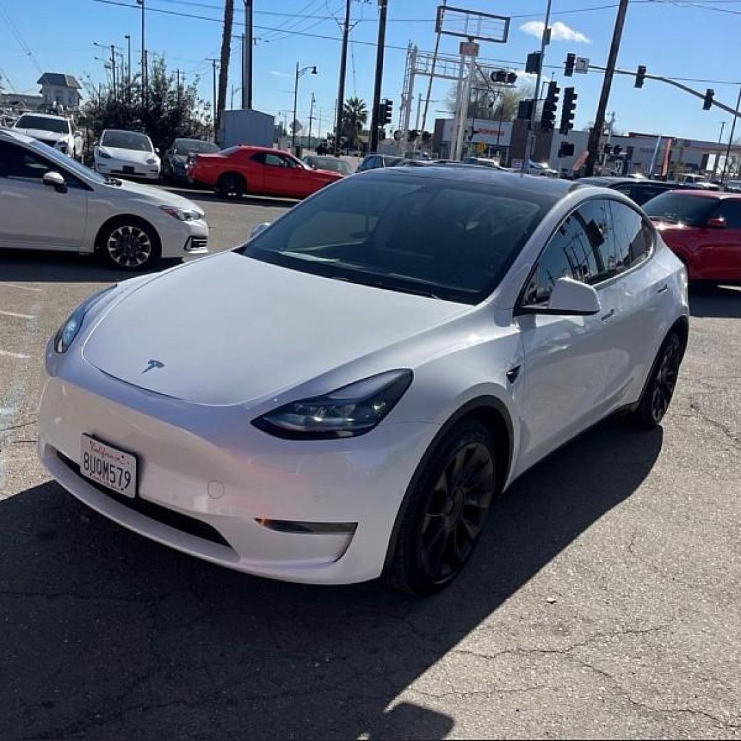 2021 WHITE Tesla Model Y (5YJYGDEE2MF) with an Dual AC Electric Motors engine, Single-Speed Fixed Gear transmission, located at 412 Auto Vista Drive, Palmdale, 93551, (661) 945-0620, 34.592636, -118.136681 - Photo#3