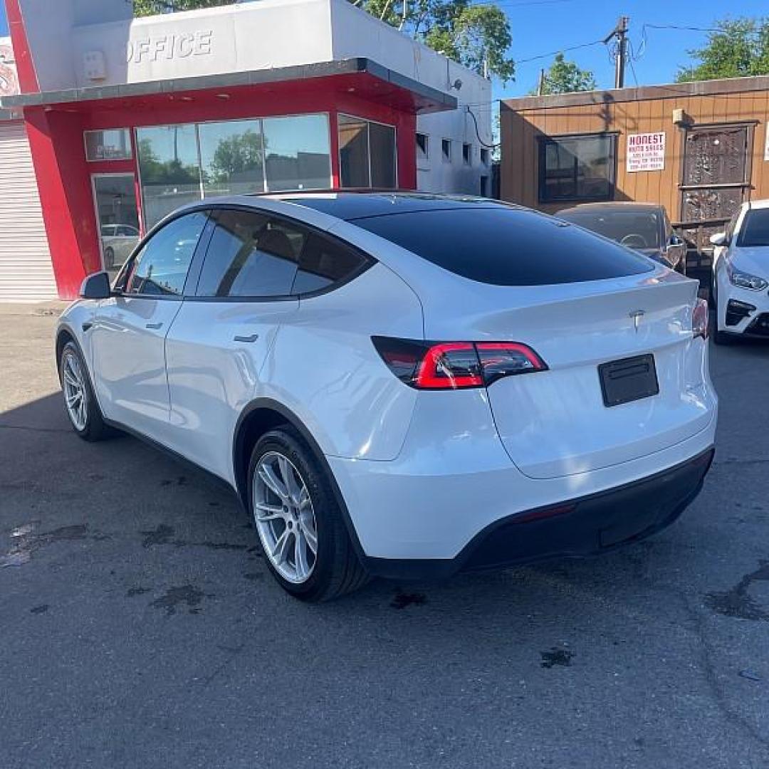 2021 WHITE Tesla Model Y (5YJYGDEEXMF) with an Dual AC Electric Motors engine, Single-Speed Fixed Gear transmission, located at 412 Auto Vista Drive, Palmdale, 93551, (661) 945-0620, 34.592636, -118.136681 - Photo#1