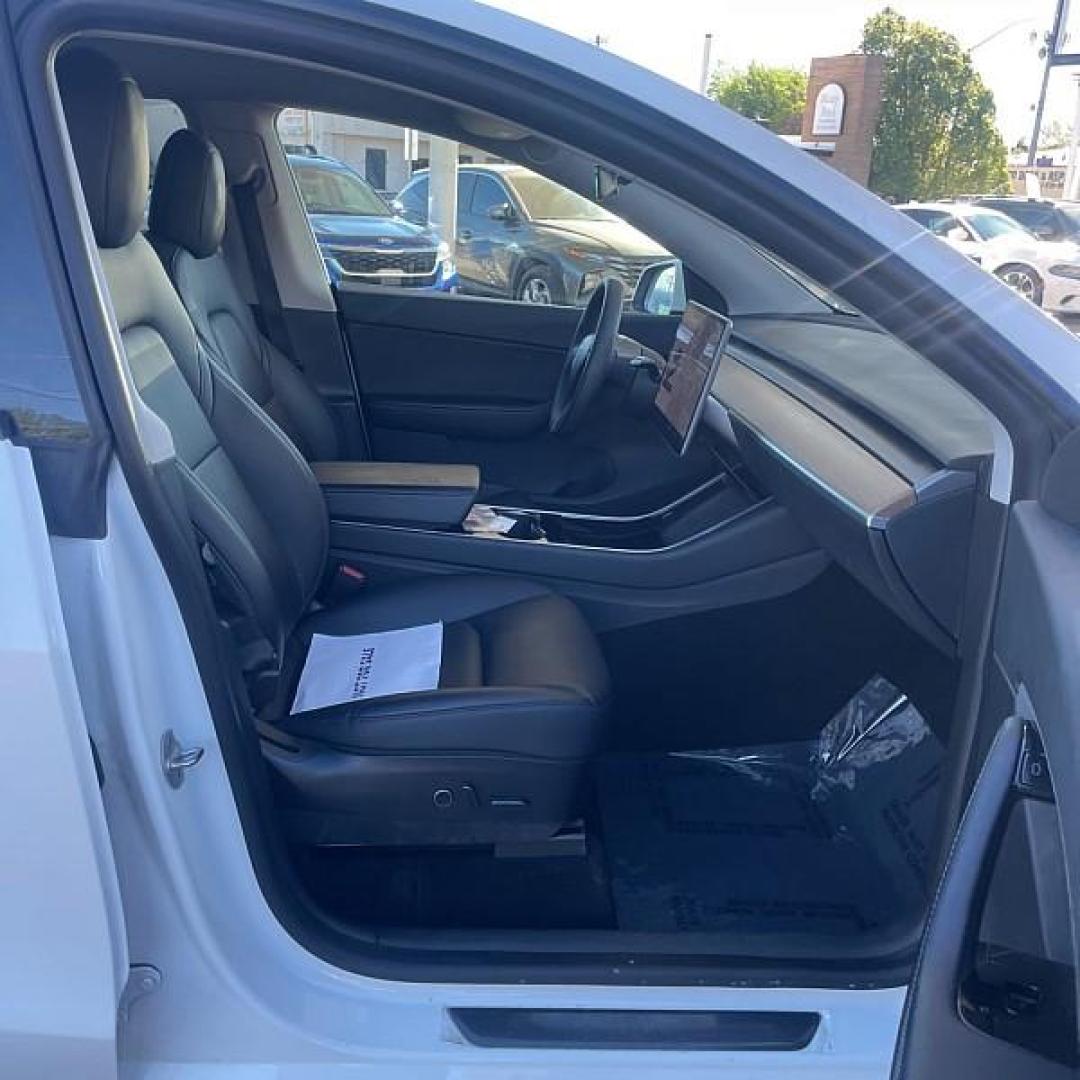 2021 WHITE Tesla Model Y (5YJYGDEEXMF) with an Dual AC Electric Motors engine, Single-Speed Fixed Gear transmission, located at 412 Auto Vista Drive, Palmdale, 93551, (661) 945-0620, 34.592636, -118.136681 - Photo#3