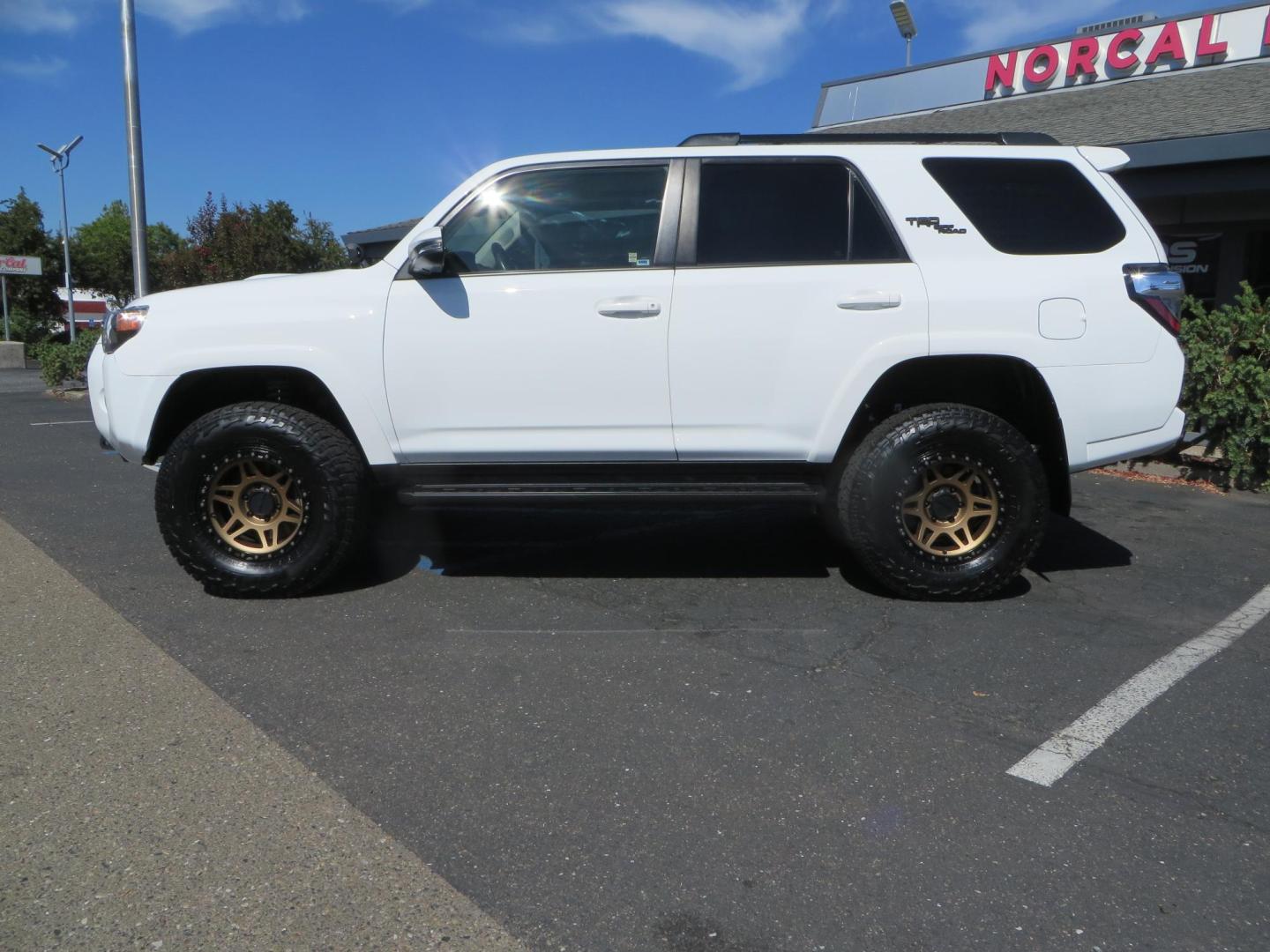 2021 White Toyota 4Runner TRD Off-road Premium 4WD (JTERU5JR5M5) with an 4.0L V6 DOHC 24V engine, 5A transmission, located at 2630 Grass Valley Highway, Auburn, CA, 95603, (530) 508-5100, 38.937893, -121.095482 - TRD Offroad Premium 4Runner ready for all of your adventures. Features Ironman suspension, 285 Falken Wildpeak AT3W tires, 17" Method Race wheels, Front winch bumper, Badlands winch, Led bumper and ditch lights, and rear cargo molle panels. - Photo#1