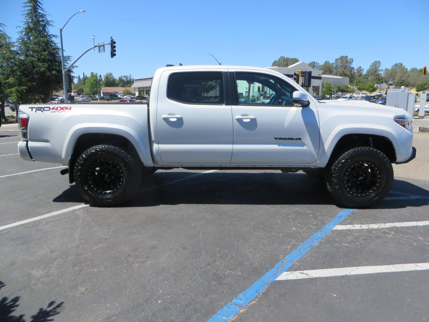 2021 Toyota Tacoma TRD Sport Double Cab Long Bed V6 6AT 4WD (3TYCZ5AN5MT) with an 3.5L V6 DOHC 24V engine, 6A transmission, located at 2630 Grass Valley Highway, Auburn, CA, 95603, (530) 508-5100, 38.937893, -121.095482 - KING REMOTE RESERVOIR COILOVERS and REAR SHOCKS, CAMBURG UPPER CONTROL ARMS, METHOD NV WHEELS, NITTO TERRA GRAPPLER TIRES, ROCK SLIDE ENGINEERING FRONT CUT OUT BUMPER - Photo#4