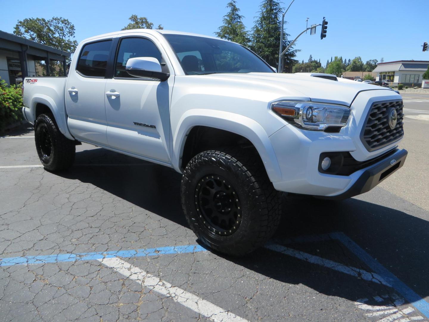 2021 Toyota Tacoma TRD Sport Double Cab Long Bed V6 6AT 4WD (3TYCZ5AN5MT) with an 3.5L V6 DOHC 24V engine, 6A transmission, located at 2630 Grass Valley Highway, Auburn, CA, 95603, (530) 508-5100, 38.937893, -121.095482 - KING REMOTE RESERVOIR COILOVERS and REAR SHOCKS, CAMBURG UPPER CONTROL ARMS, METHOD NV WHEELS, NITTO TERRA GRAPPLER TIRES, ROCK SLIDE ENGINEERING FRONT CUT OUT BUMPER - Photo#3
