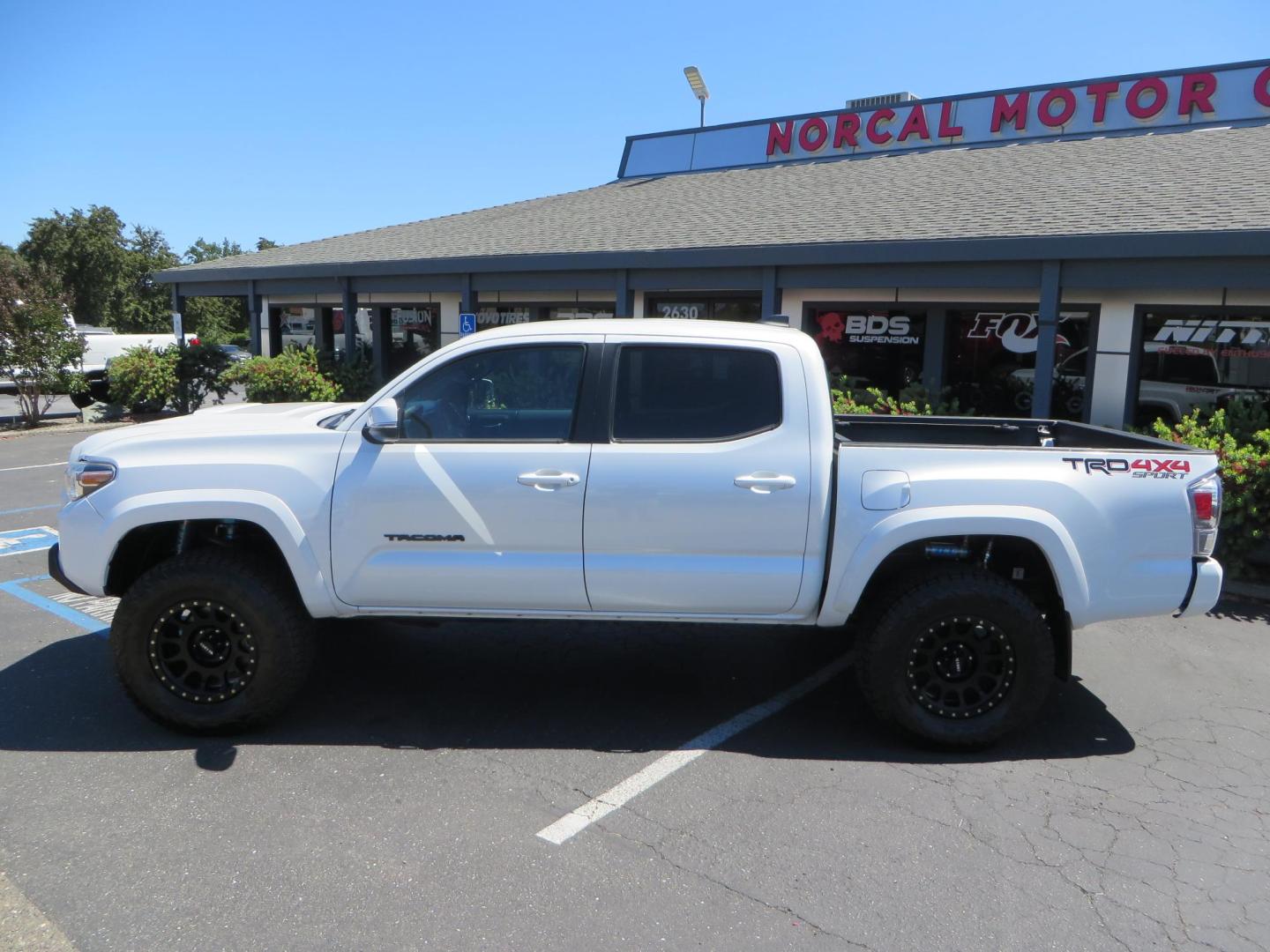 2021 Toyota Tacoma TRD Sport Double Cab Long Bed V6 6AT 4WD (3TYCZ5AN5MT) with an 3.5L V6 DOHC 24V engine, 6A transmission, located at 2630 Grass Valley Highway, Auburn, CA, 95603, (530) 508-5100, 38.937893, -121.095482 - KING REMOTE RESERVOIR COILOVERS and REAR SHOCKS, CAMBURG UPPER CONTROL ARMS, METHOD NV WHEELS, NITTO TERRA GRAPPLER TIRES, ROCK SLIDE ENGINEERING FRONT CUT OUT BUMPER - Photo#9