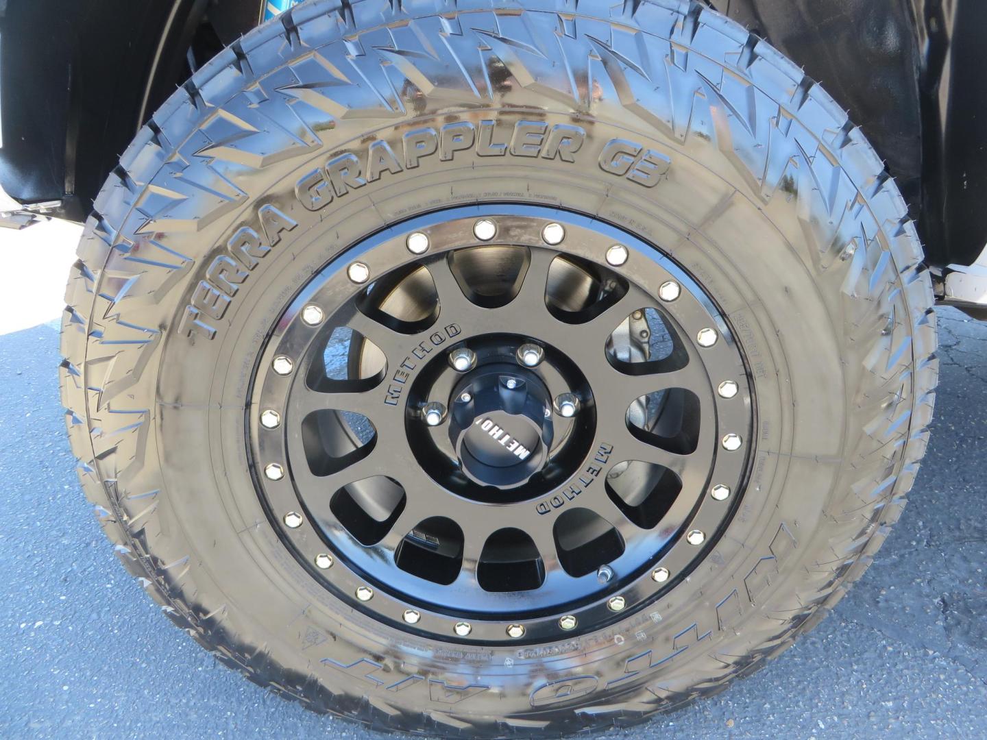 2021 Toyota Tacoma TRD Sport Double Cab Long Bed V6 6AT 4WD (3TYCZ5AN5MT) with an 3.5L V6 DOHC 24V engine, 6A transmission, located at 2630 Grass Valley Highway, Auburn, CA, 95603, (530) 508-5100, 38.937893, -121.095482 - KING REMOTE RESERVOIR COILOVERS and REAR SHOCKS, CAMBURG UPPER CONTROL ARMS, METHOD NV WHEELS, NITTO TERRA GRAPPLER TIRES, ROCK SLIDE ENGINEERING FRONT CUT OUT BUMPER - Photo#12