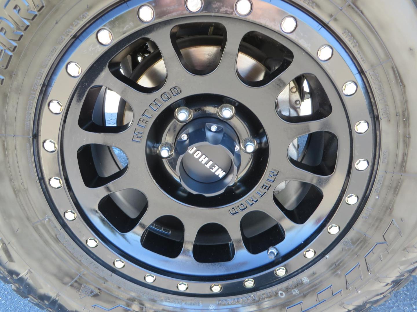 2021 Toyota Tacoma TRD Sport Double Cab Long Bed V6 6AT 4WD (3TYCZ5AN5MT) with an 3.5L V6 DOHC 24V engine, 6A transmission, located at 2630 Grass Valley Highway, Auburn, CA, 95603, (530) 508-5100, 38.937893, -121.095482 - KING REMOTE RESERVOIR COILOVERS and REAR SHOCKS, CAMBURG UPPER CONTROL ARMS, METHOD NV WHEELS, NITTO TERRA GRAPPLER TIRES, ROCK SLIDE ENGINEERING FRONT CUT OUT BUMPER - Photo#13